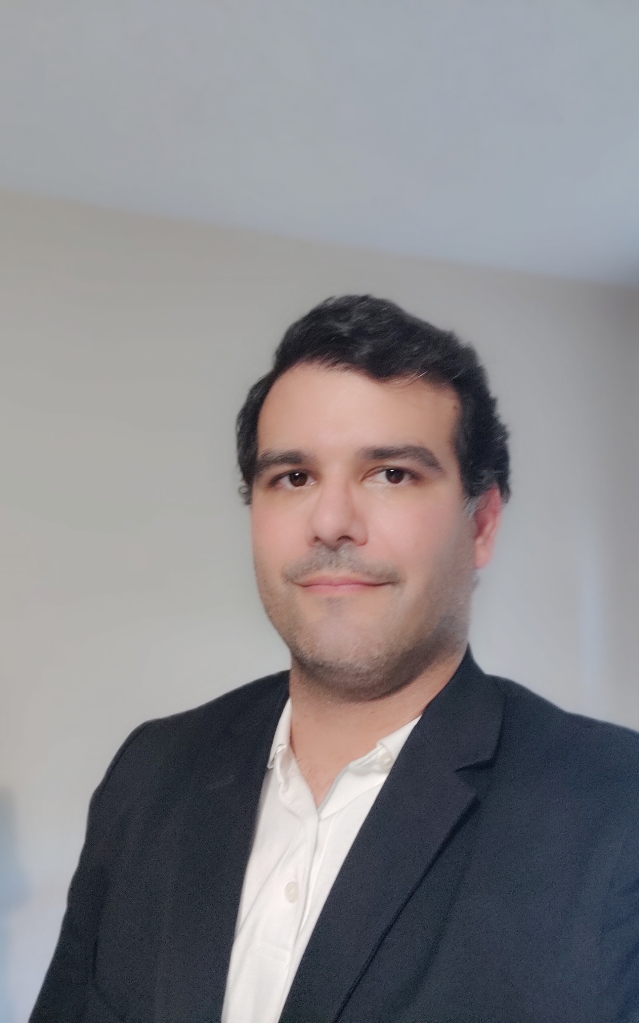Headshot of Michael Valdez.